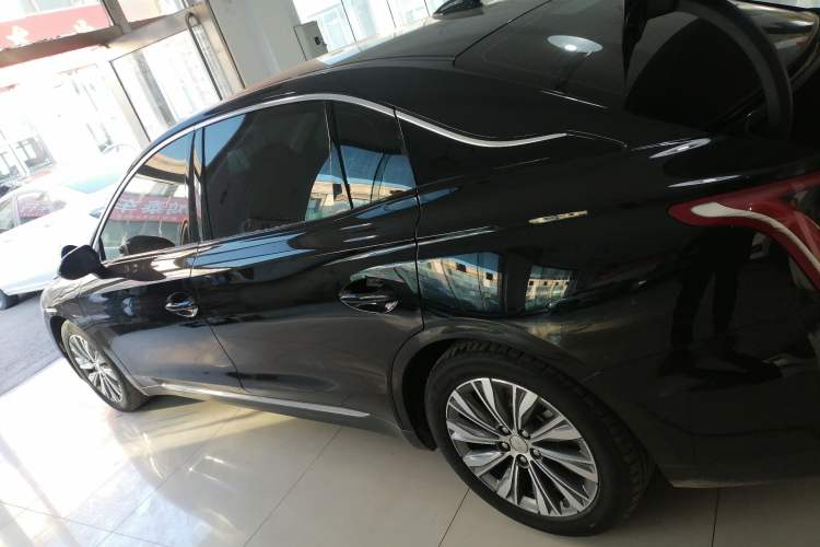 Used Hongqi E-QM5 2022 431 km Charge & Enjoy Edition Exterior 3