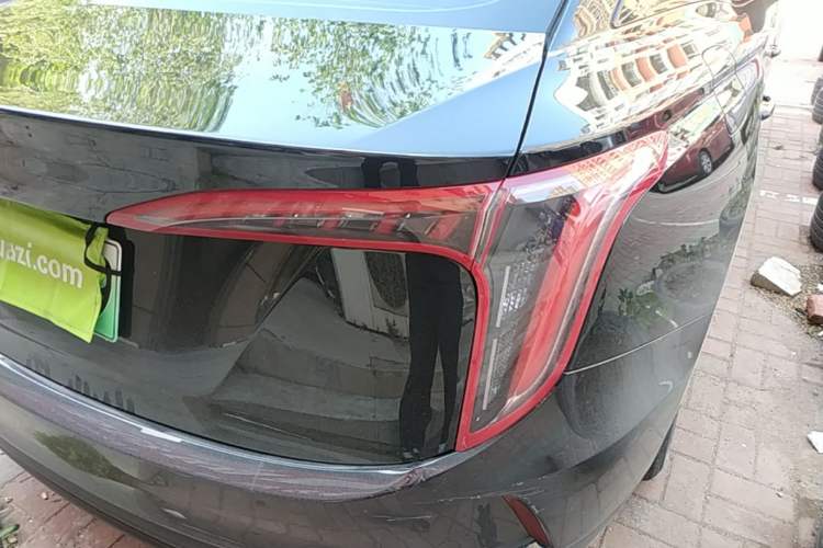 Used Hongqi E-QM5 2022 431 km Charge & Enjoy Edition Exterior 3