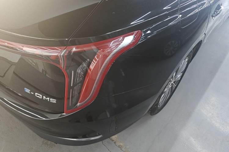 Used Hongqi E-QM5 2022 431 km Charge & Enjoy Edition Exterior 3