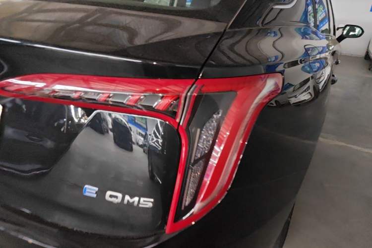 Used Hongqi E-QM5 2022 431 km Charge & Enjoy Edition Exterior 3
