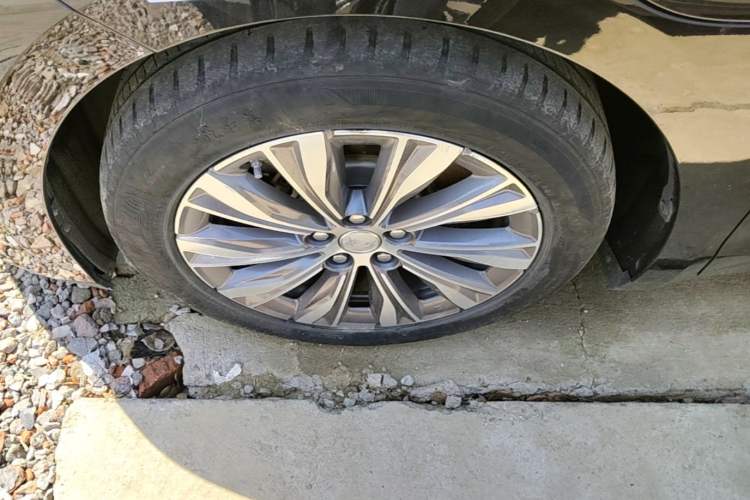 Used Hongqi E-QM5 2022 431 km Charge & Enjoy Edition Exterior 4