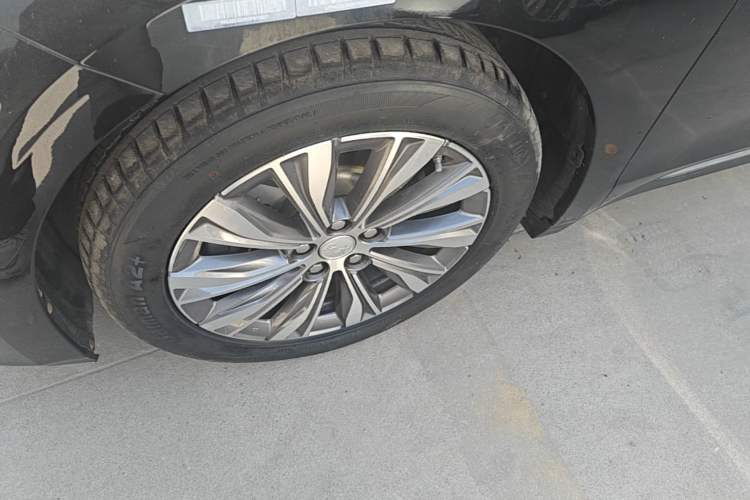 Used Hongqi E-QM5 2022 431 km Charge & Enjoy Edition Exterior 4