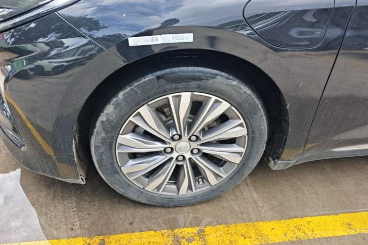 Used Hongqi E-QM5 2022 431 km Charge & Enjoy Edition Exterior 4