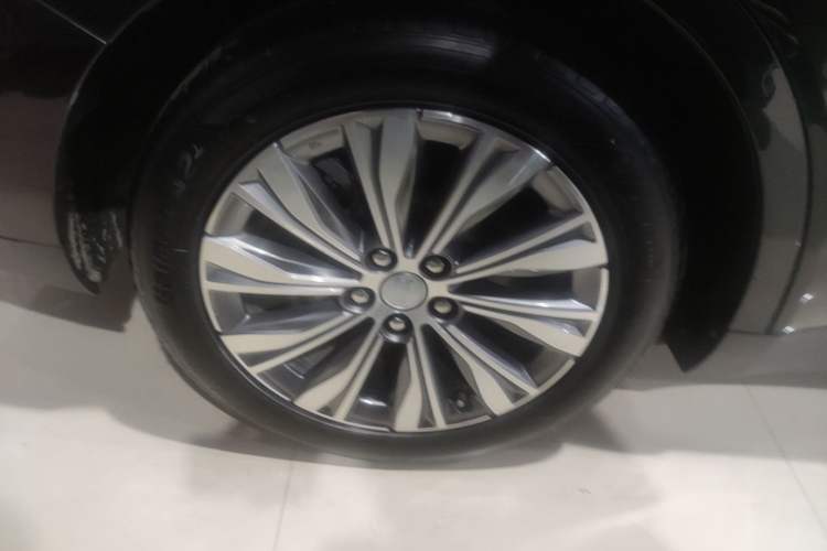 Used Hongqi E-QM5 2022 431 km Charge & Enjoy Edition Exterior 5