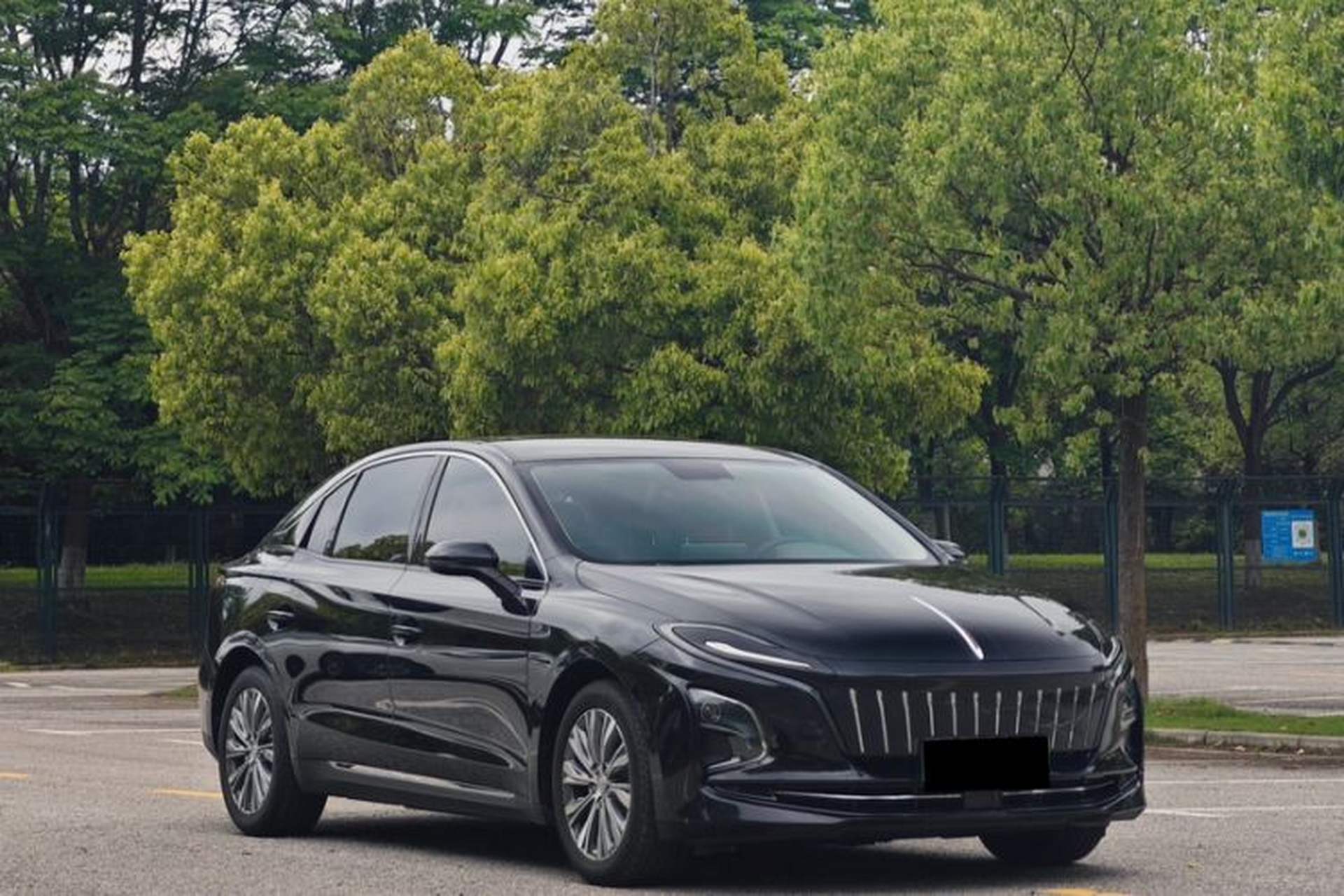 Used Hongqi E-QM5 2022 431 km Charge & Enjoy Edition Exterior 5
