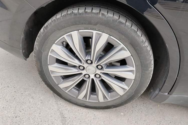 Used Hongqi E-QM5 2022 431 km Charge & Enjoy Edition Exterior 5