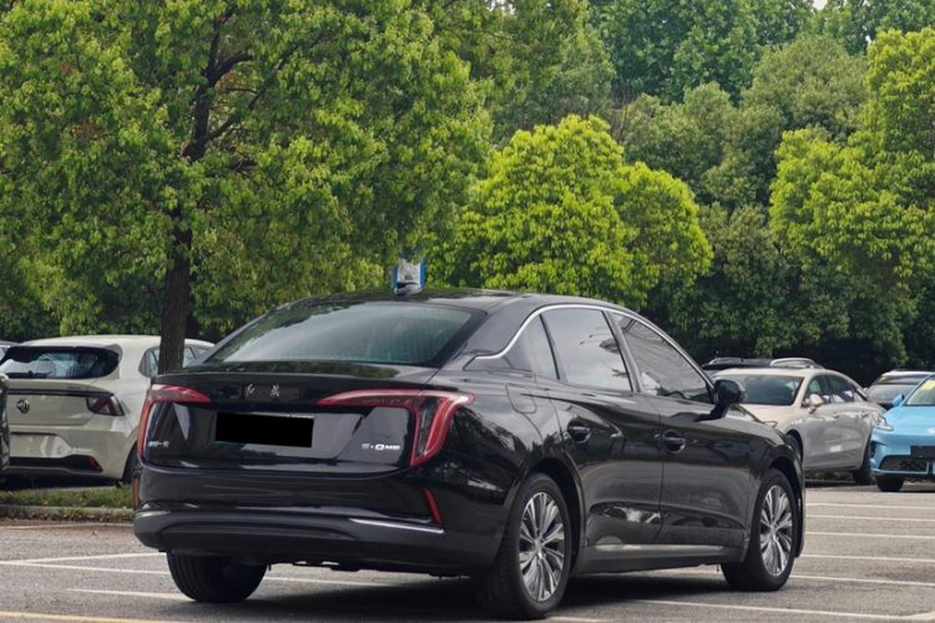 Used Hongqi E-QM5 2022 431 km Charge & Enjoy Edition Exterior 6