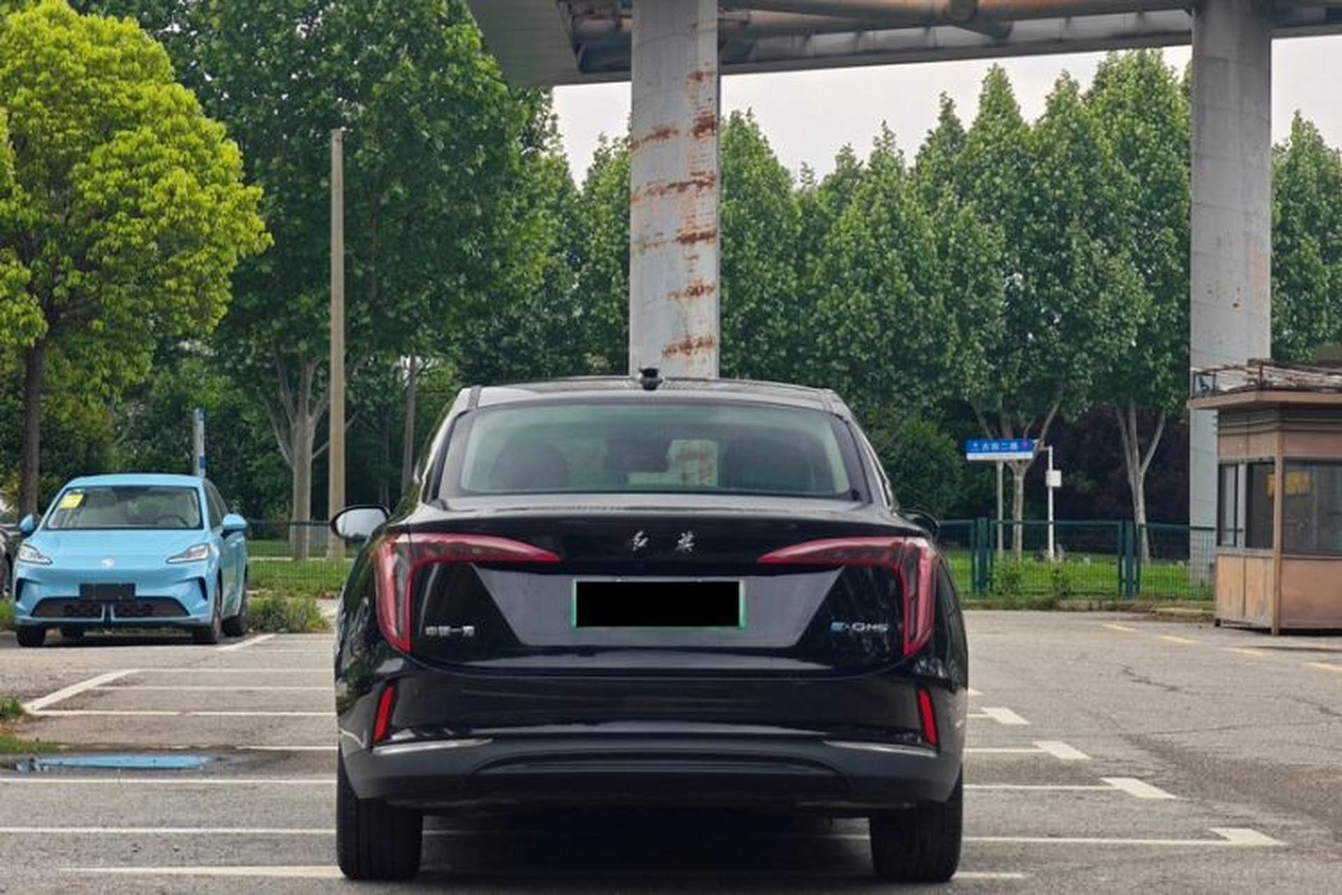 Used Hongqi E-QM5 2022 431 km Charge & Enjoy Edition Exterior 8