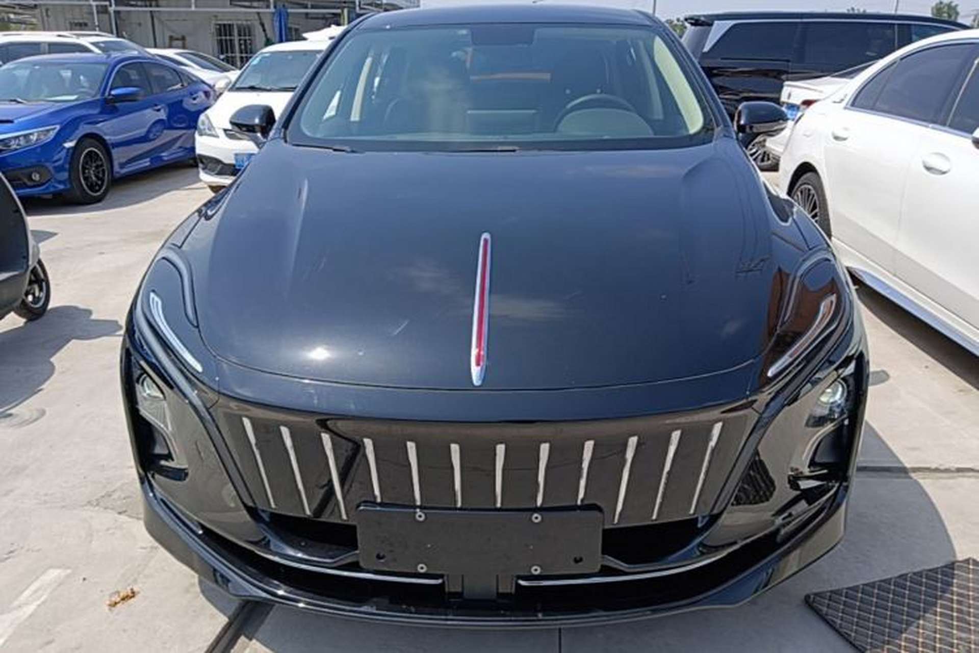 Used Hongqi E-QM5 2022 431 km Charge & Enjoy Edition Front