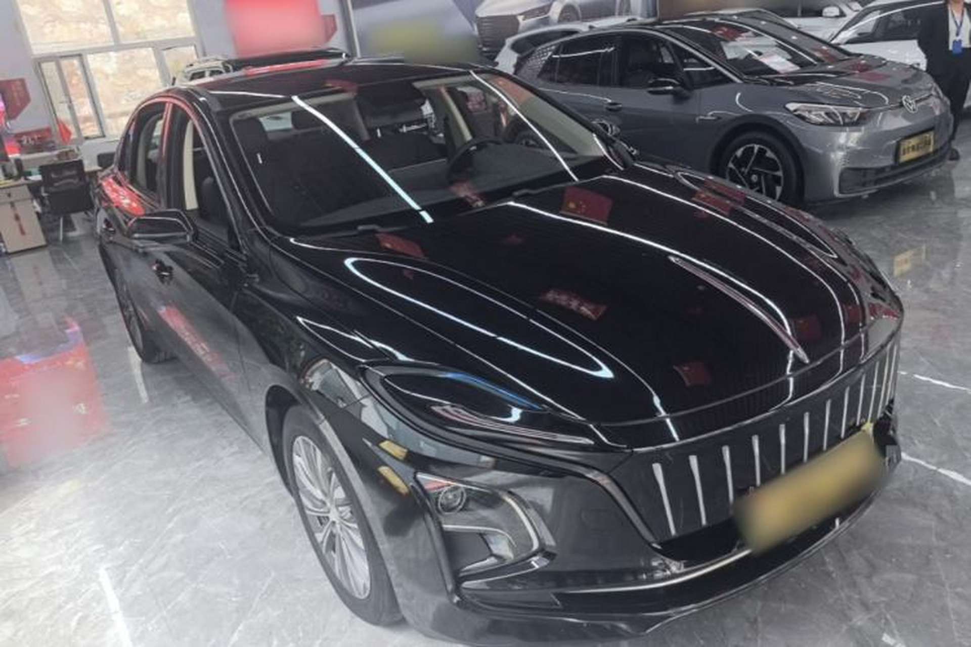Used Hongqi E-QM5 2022 431 km Charge & Enjoy Edition Front Right 45 Deg
