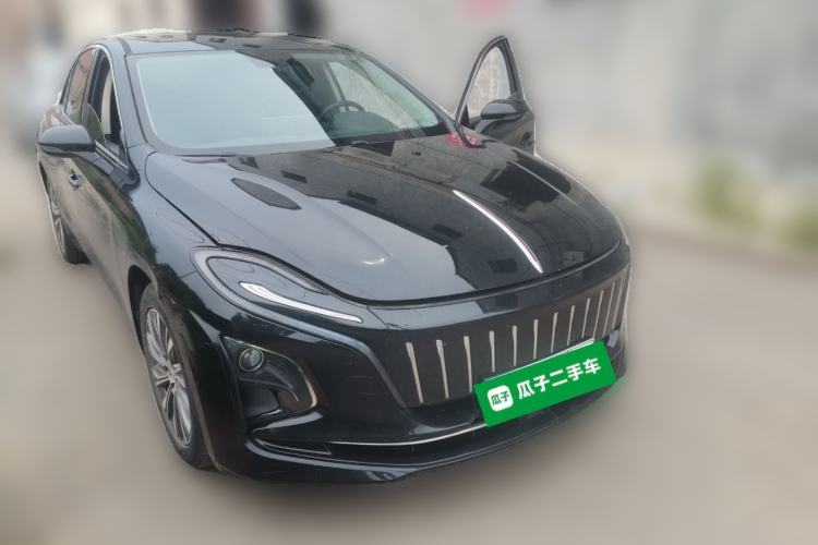 Used Hongqi E-QM5 2022 431 km Charge & Enjoy Edition Front Right 45 Deg