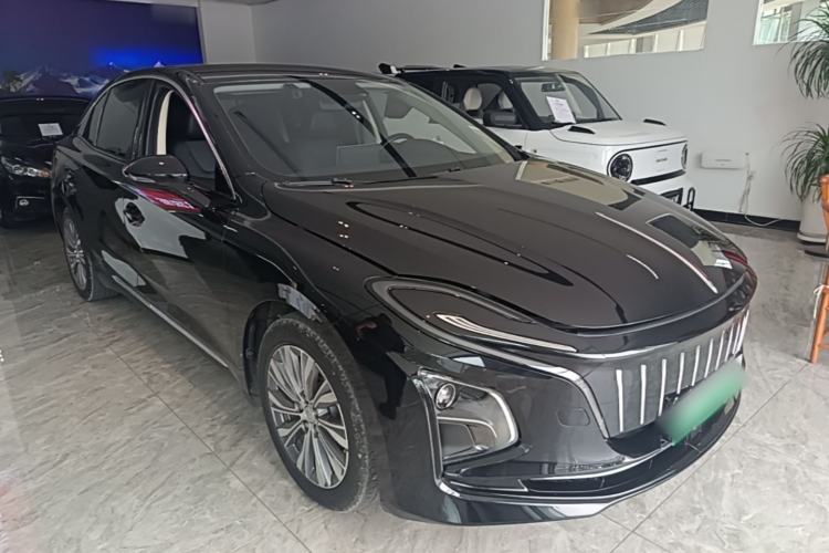 Used Hongqi E-QM5 2022 431 km Charge & Enjoy Edition Front Right 45 Deg