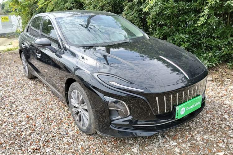 Used Hongqi E-QM5 2022 431 km Charge & Enjoy Edition Front Right 45 Deg