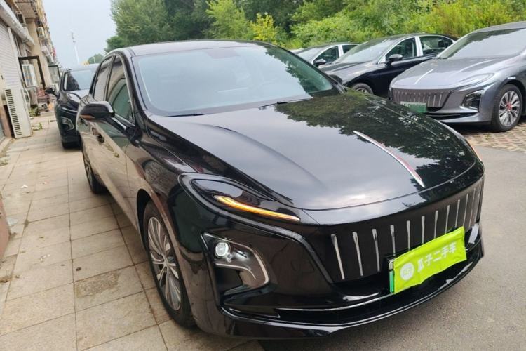 Used Hongqi E-QM5 2022 431 km Charge & Enjoy Edition Front Right 45 Deg