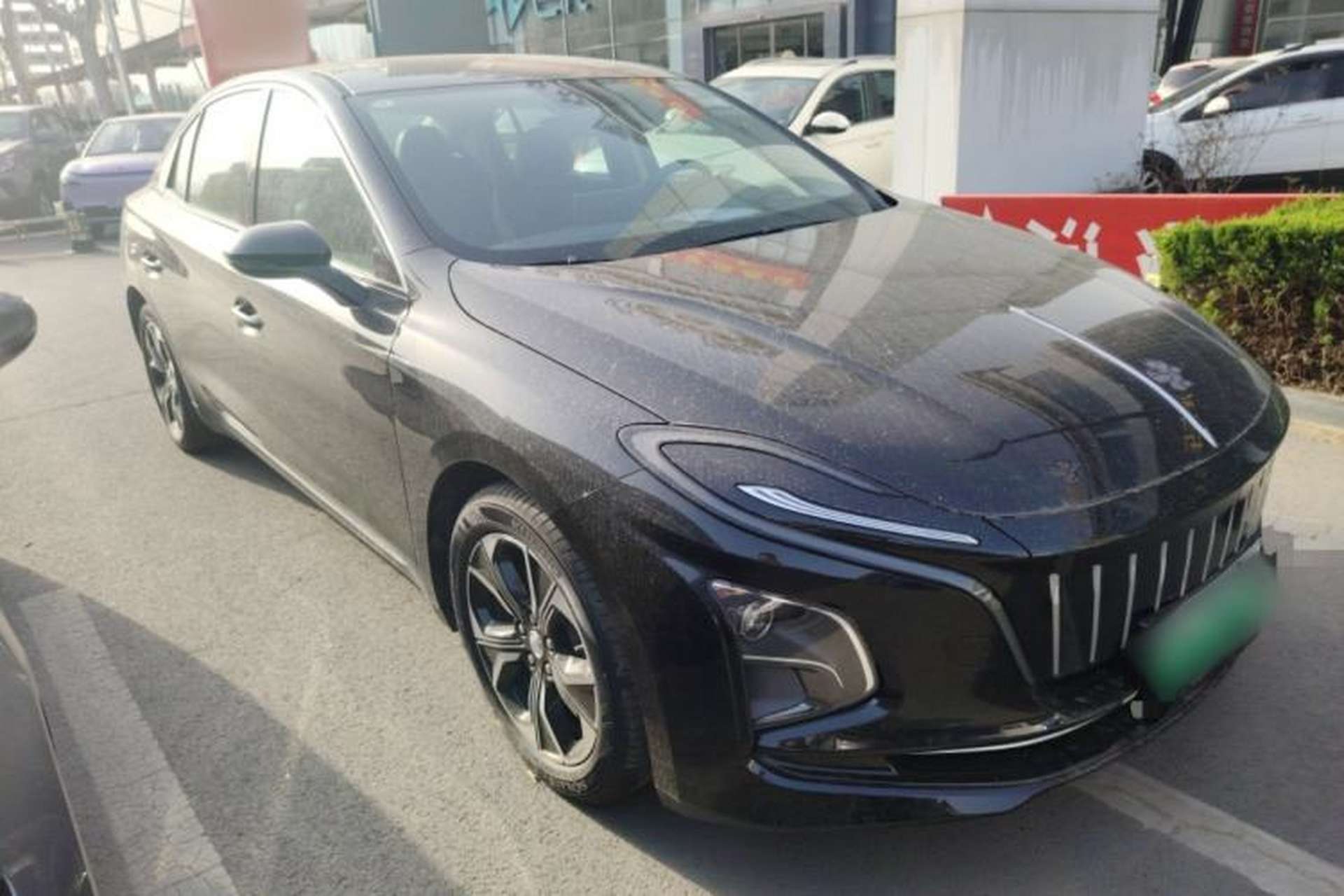 Used Hongqi E-QM5 2022 431 km Charge & Enjoy Edition Front Right 45 Deg