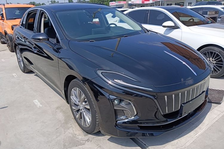 Used Hongqi E-QM5 2022 431 km Charge & Enjoy Edition Front Right 45 Deg