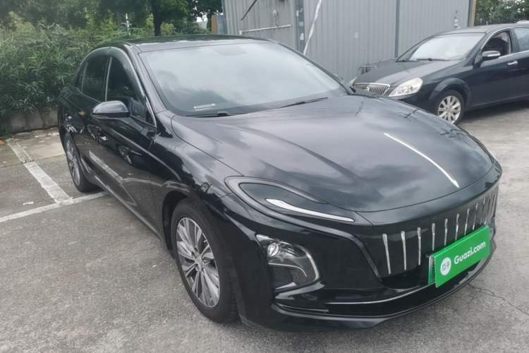 Used Hongqi E-QM5 2022 431 km Charge & Enjoy Edition Front Right 45 Deg