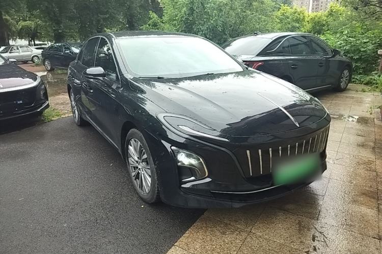 Used Hongqi E-QM5 2022 431 km Charge & Enjoy Edition Front Right 45 Deg