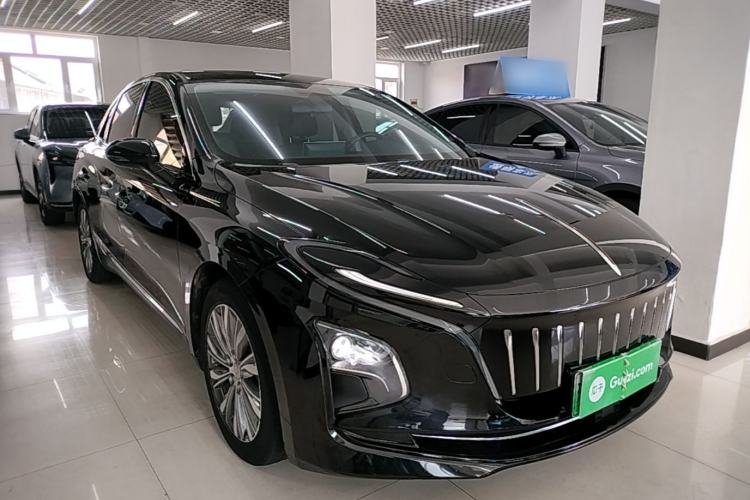 Used Hongqi E-QM5 2022 431 km Charge & Enjoy Edition Front Right 45 Deg