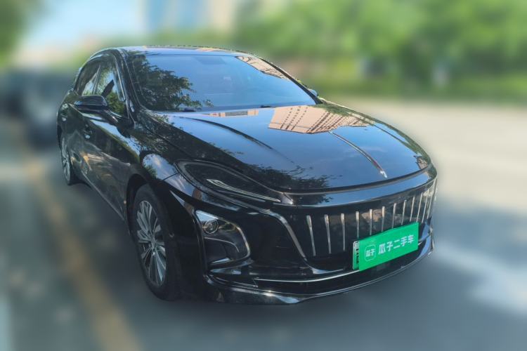 Used Hongqi E-QM5 2022 431 km Charge & Enjoy Edition Front Right 45 Deg