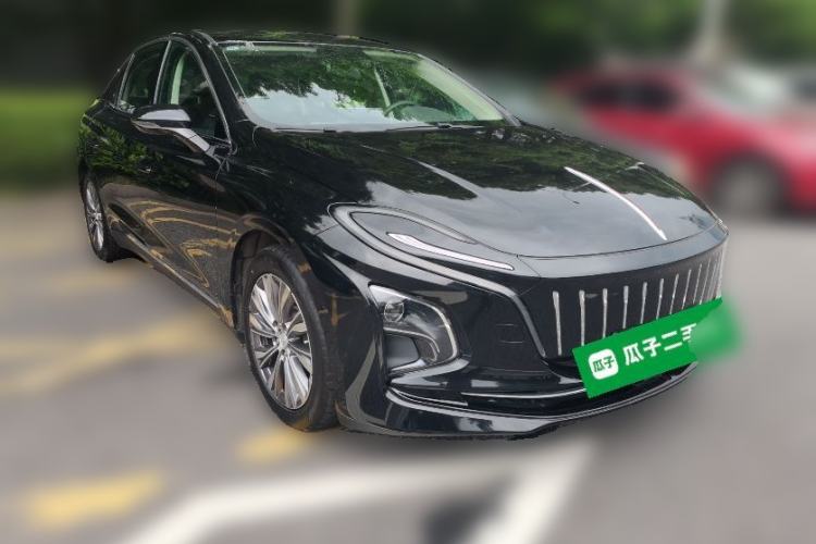 Used Hongqi E-QM5 2022 431 km Charge & Enjoy Edition Front Right 45 Deg