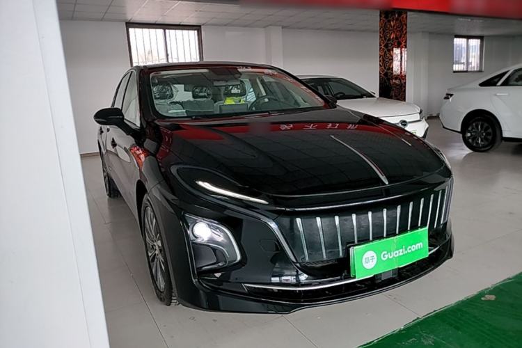 Used Hongqi E-QM5 2022 431 km Charge & Enjoy Edition Front Right 45 Deg