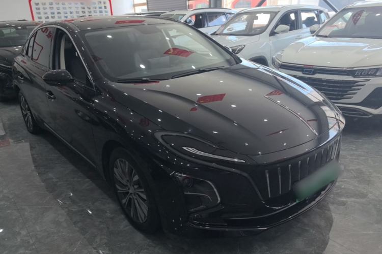 Used Hongqi E-QM5 2022 431 km Charge & Enjoy Edition Front Right 45 Deg
