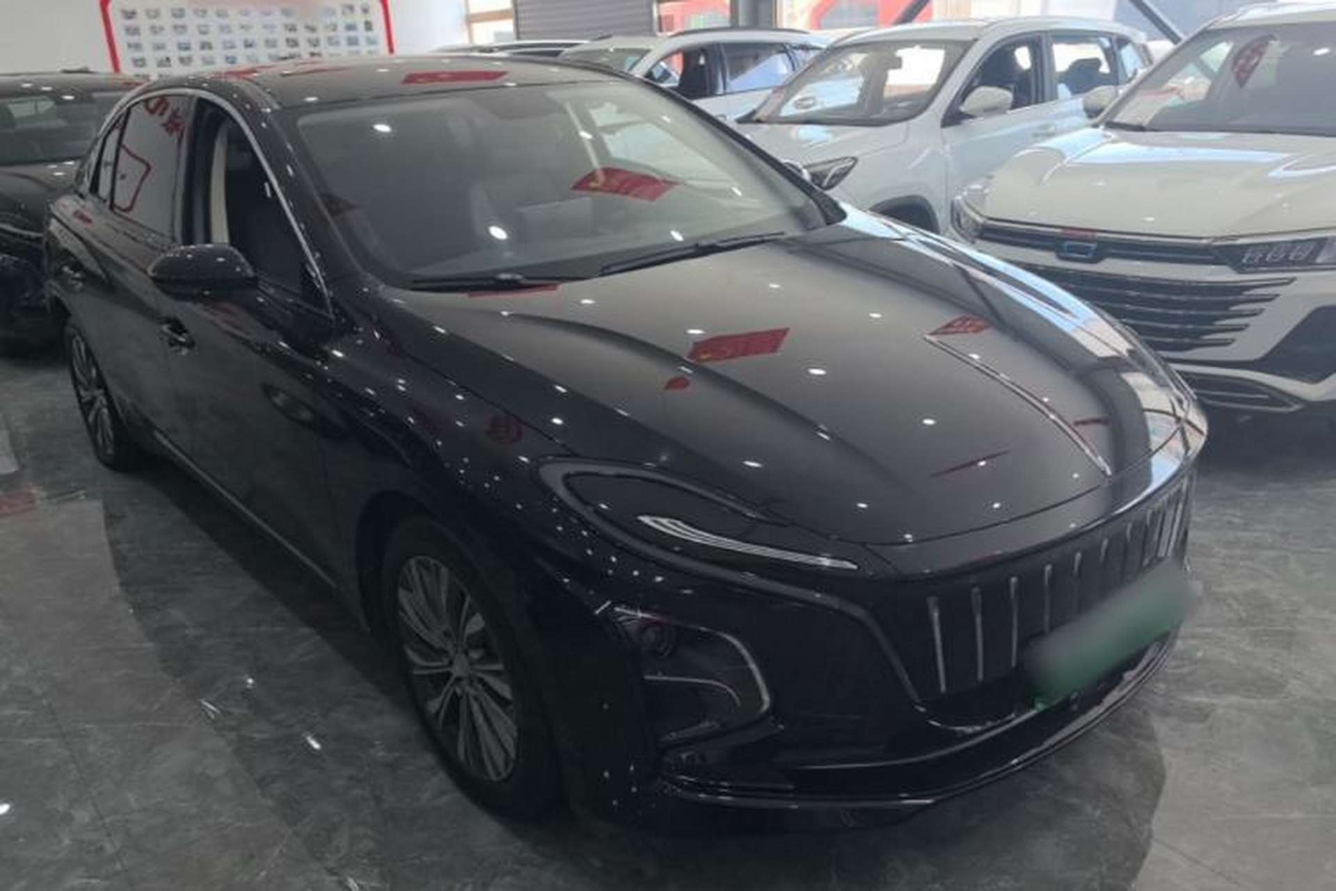 Used Hongqi E-QM5 2022 431 km Charge & Enjoy Edition Front Right 45 Deg