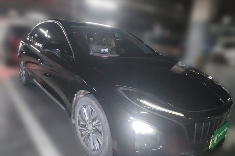 Used Hongqi E-QM5 2022 431 km Charge & Enjoy Edition Front Right 45 Deg