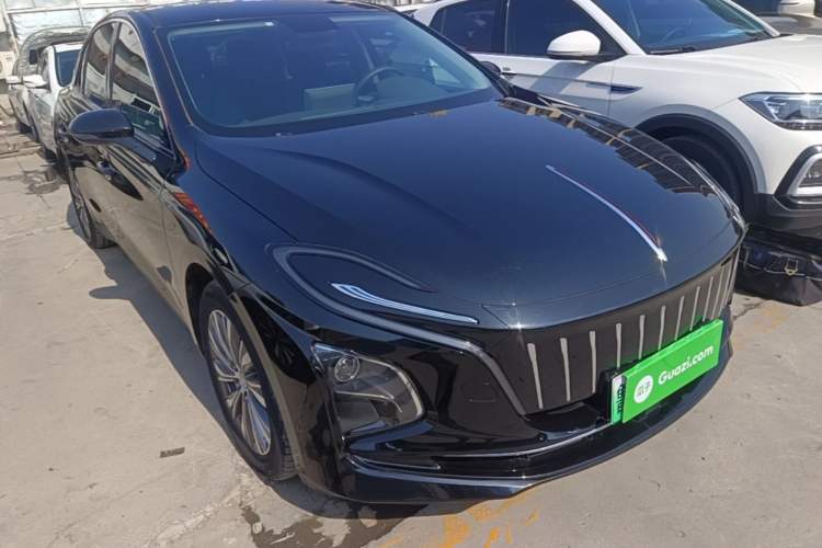 Used Hongqi E-QM5 2022 431 km Charge & Enjoy Edition Front Right 45 Deg