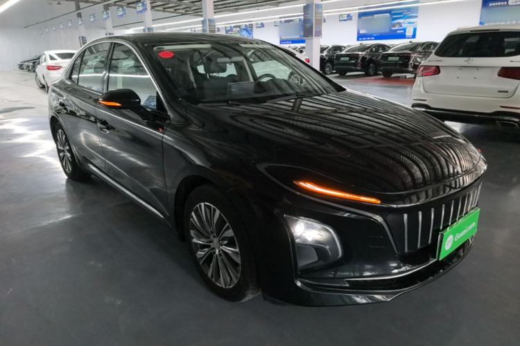 Used Hongqi E-QM5 2022 431 km Charge & Enjoy Edition Front Right 45 Deg