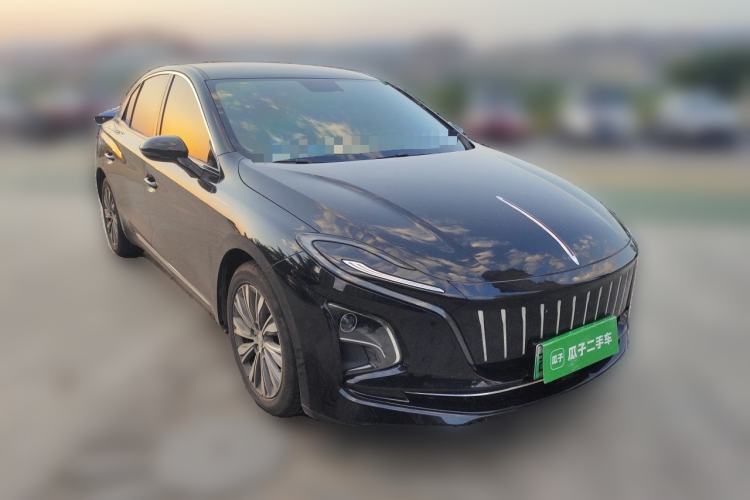 Used Hongqi E-QM5 2022 431 km Charge & Enjoy Edition Front Right 45 Deg