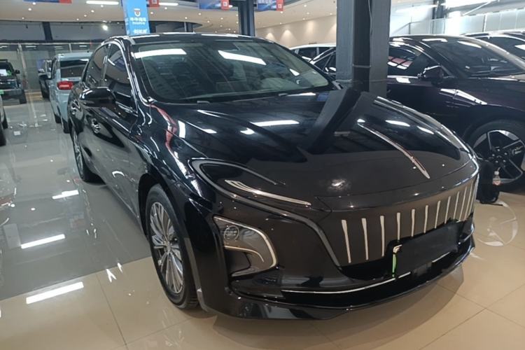Used Hongqi E-QM5 2022 431 km Charge & Enjoy Edition Front Right 45 Deg