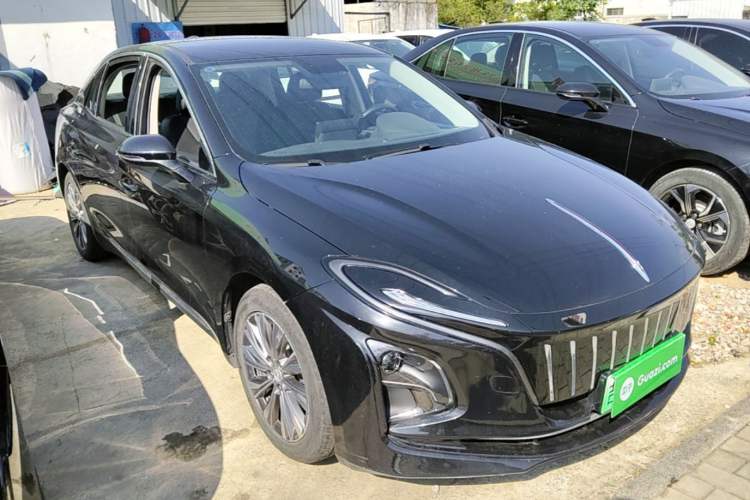 Used Hongqi E-QM5 2022 431 km Charge & Enjoy Edition Front Right 45 Deg