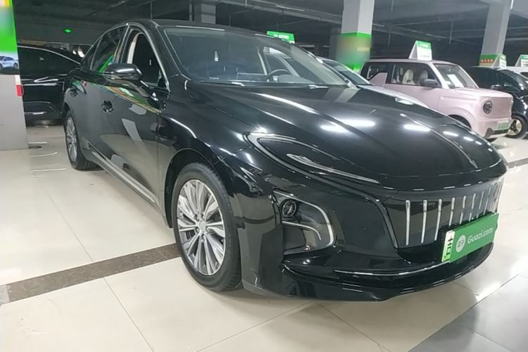 Used Hongqi E-QM5 2022 431 km Charge & Enjoy Edition Front Right 45 Deg