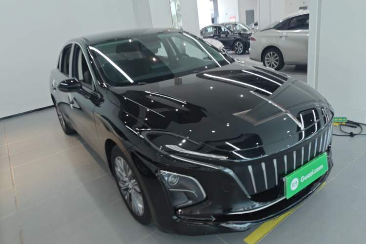 Used Hongqi E-QM5 2022 431 km Charge & Enjoy Edition Front Right 45 Deg
