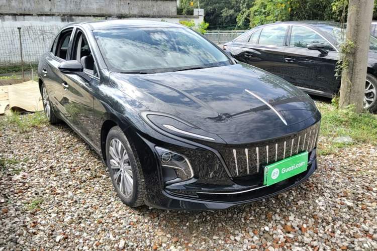 Used Hongqi E-QM5 2022 431 km Charge & Enjoy Edition Front Right 45 Deg