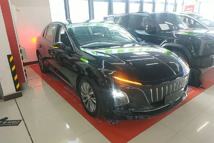 Used Hongqi E-QM5 2022 431 km Charge & Enjoy Edition Front Right 45 Deg