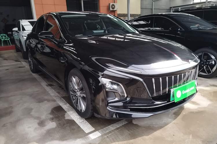 Used Hongqi E-QM5 2022 431 km Charge & Enjoy Edition Front Right 45 Deg