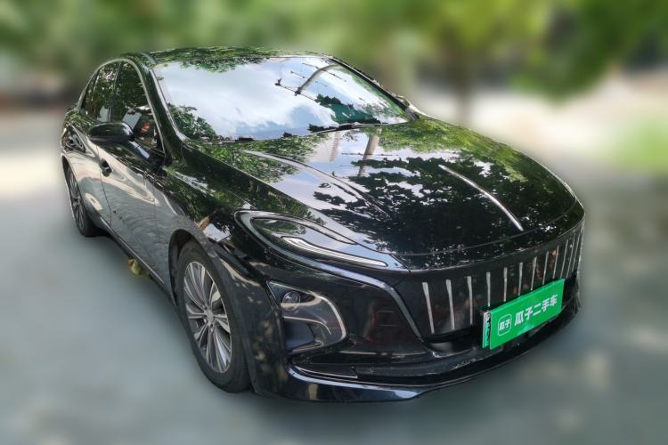 Used Hongqi E-QM5 2022 431 km Charge & Enjoy Edition Front Right 45 Deg