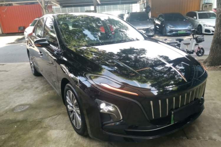 Used Hongqi E-QM5 2022 431 km Charge & Enjoy Edition Front Right 45 Deg