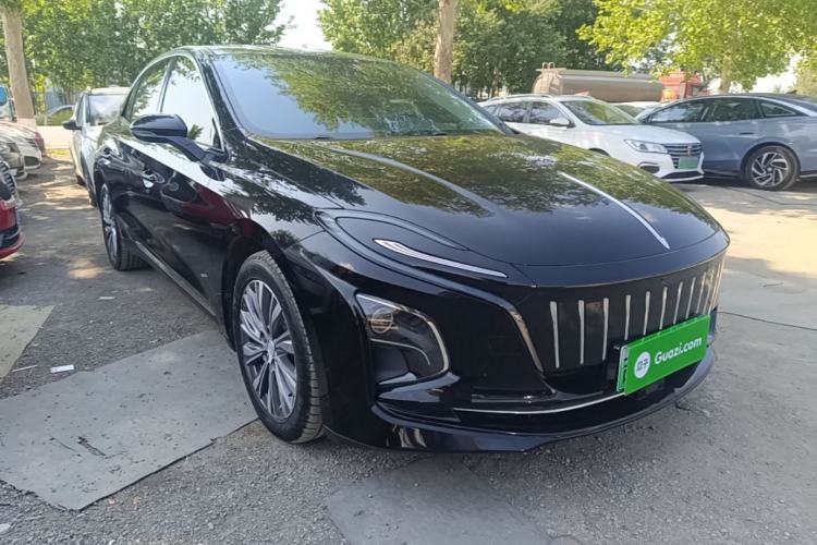 Used Hongqi E-QM5 2022 431 km Charge & Enjoy Edition Front Right 45 Deg