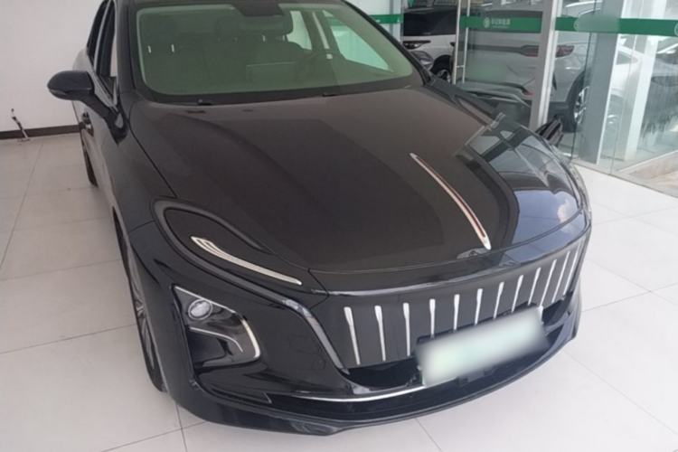 Used Hongqi E-QM5 2022 431 km Charge & Enjoy Edition Front Right 45 Deg