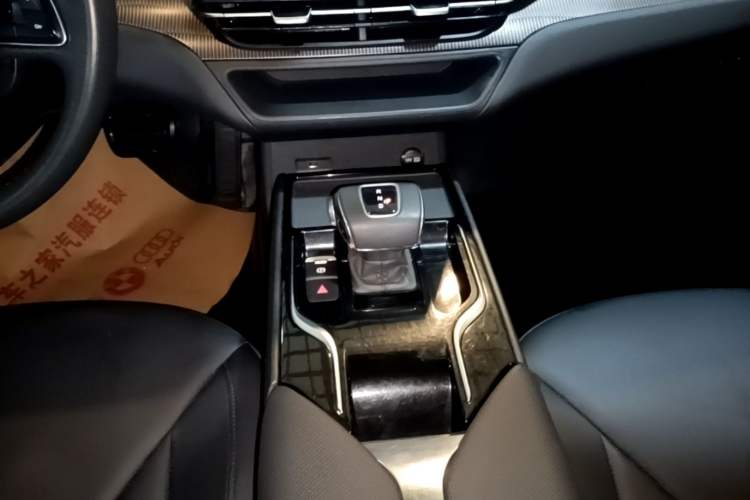 Used Hongqi E-QM5 2022 431 km Charge & Enjoy Edition Gear Lever