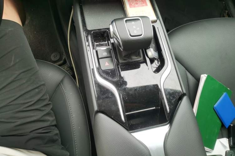Used Hongqi E-QM5 2022 431 km Charge & Enjoy Edition Gear Lever