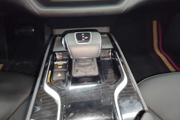 Used Hongqi E-QM5 2022 431 km Charge & Enjoy Edition Gear Lever