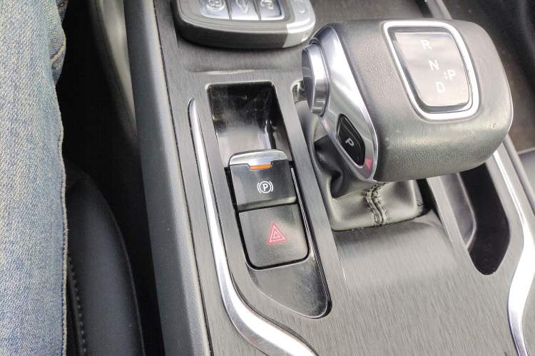 Used Hongqi E-QM5 2022 431 km Charge & Enjoy Edition Gear Lever