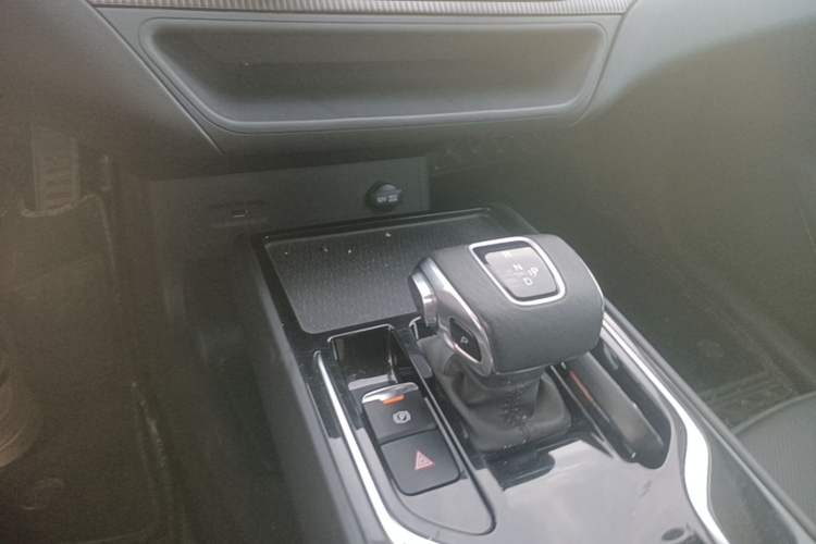 Used Hongqi E-QM5 2022 431 km Charge & Enjoy Edition Gear Lever