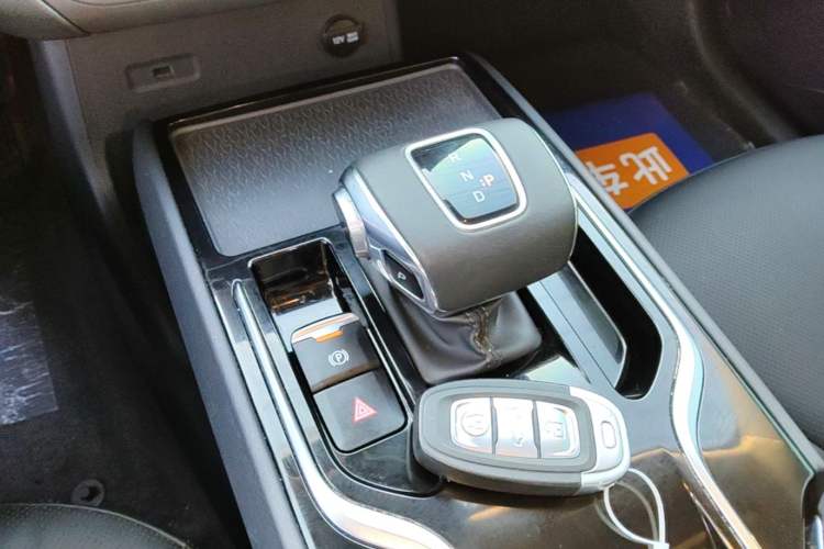 Used Hongqi E-QM5 2022 431 km Charge & Enjoy Edition Gear Lever