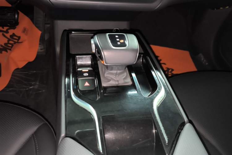 Used Hongqi E-QM5 2022 431 km Charge & Enjoy Edition Gear Lever